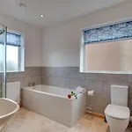 בית נופש 4 Bed In Oc-w466 *