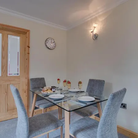 4 Bed In Oc-w466 * Whitby